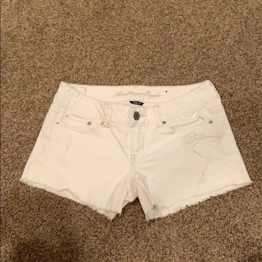 White American Eagle stretch shorts